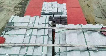 梅州 芝麻白仿形加直形路沿石出货日常