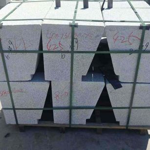 梅州 芝麻白异形坐凳，石凳