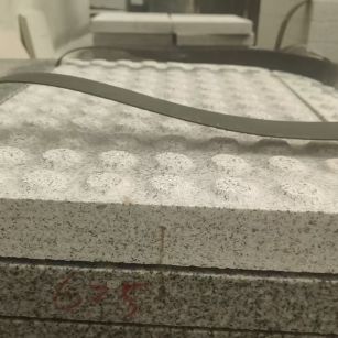 梅州 芝麻白花岗岩6.0公分荔枝面五轴加工雕刻盲点