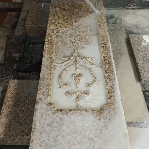 梅州 黄金麻花岗岩异形加工雕刻栏杆大柱