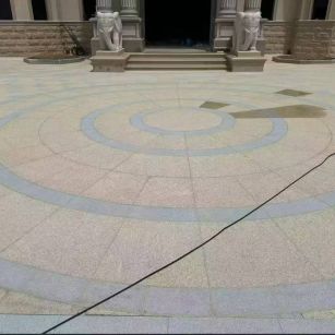 梅州 黄金麻芝麻灰花岗岩石材地铺拼接效果