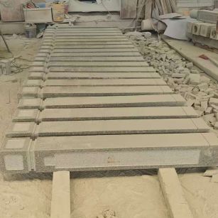 梅州 芝麻白异形加工雕刻-栏杆大柱，方柱