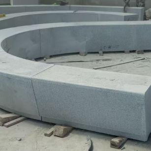 梅州 芝麻白花岗岩光面弧形坐凳