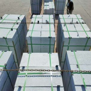 梅州 芝麻白花岗岩5公分地铺石 花岗岩厂家工厂装车日常