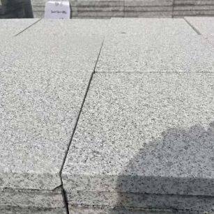 梅州 白麻花岗岩石材推荐 荔枝面地铺石