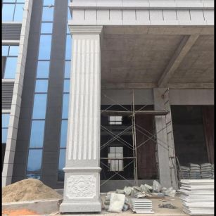 梅州 芝麻白光面花岗岩门楼大柱（罗马柱）配雕花底座