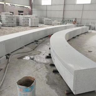 梅州芝麻白花岗岩石板材 园林光面弧形坐凳