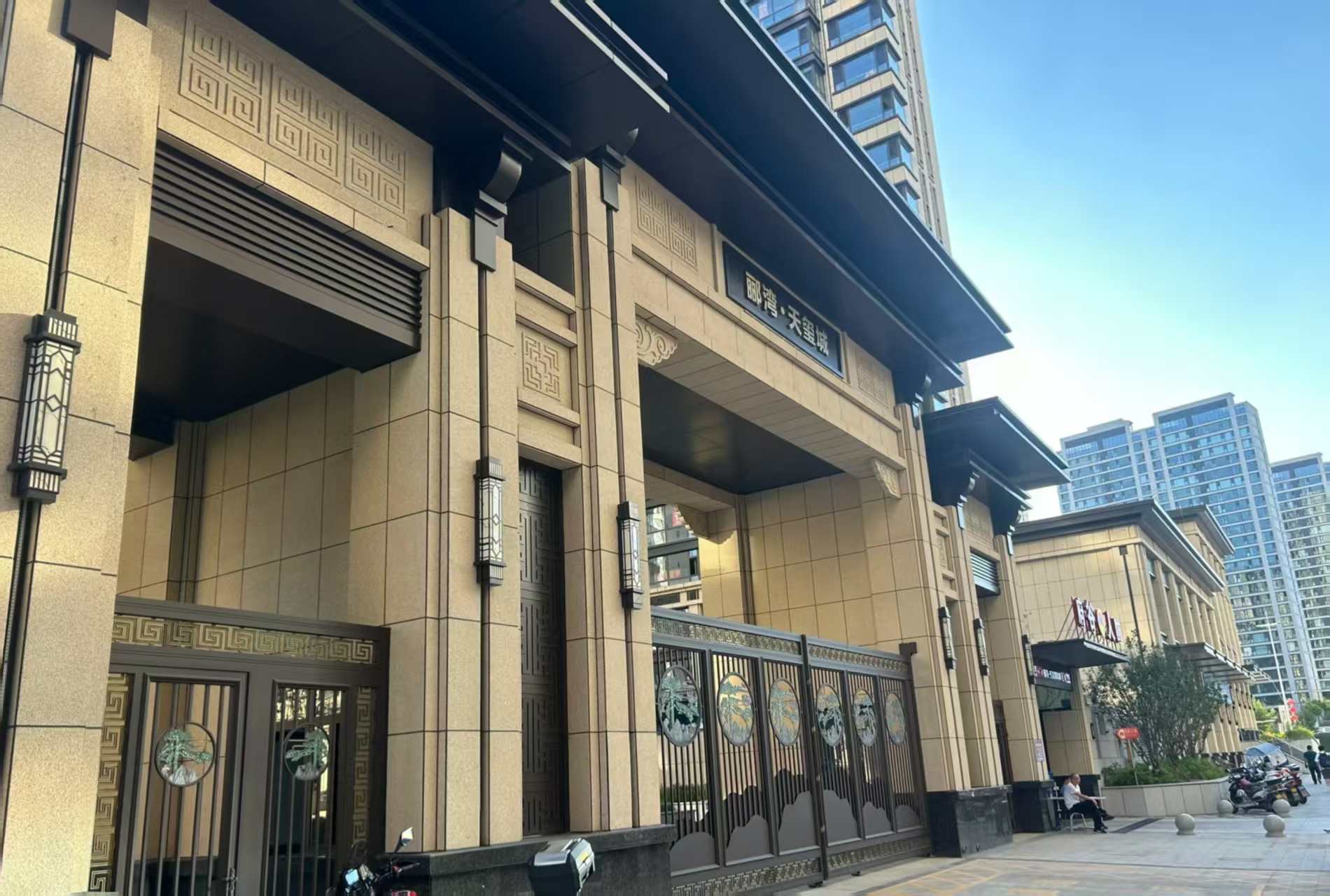 梅州 黄金麻花岗岩荔枝面小区门楼外墙干挂