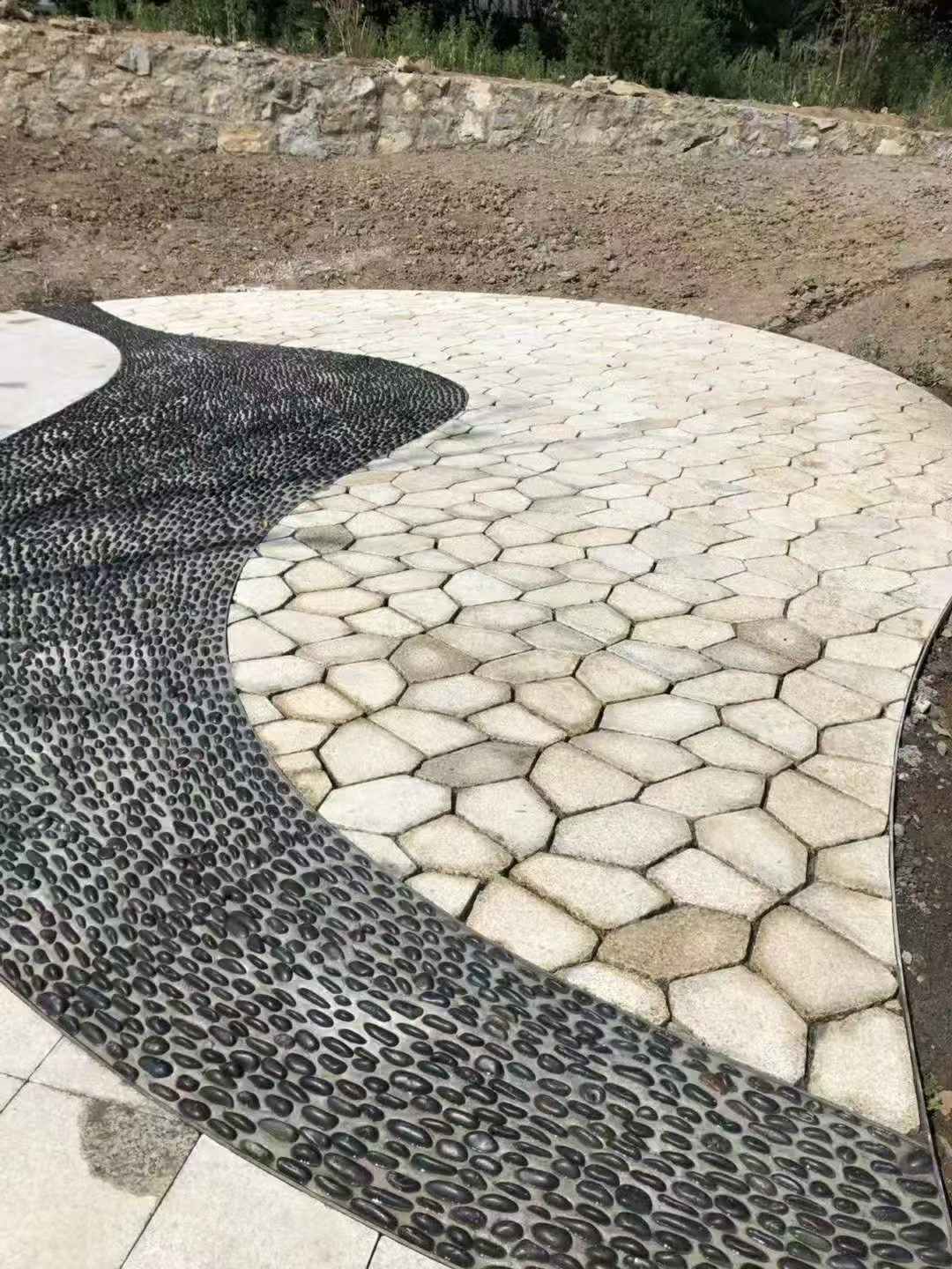 梅州 黄金麻冰裂纹地铺石工地铺装案例