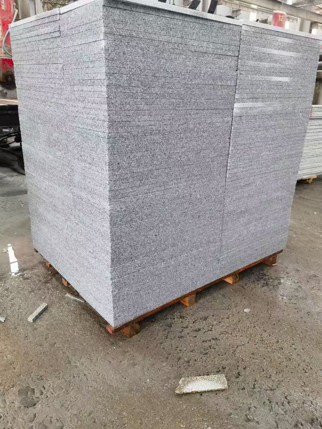 梅州 芝麻白火烧面1.8厚300*600地铺石，尺寸标准，厚薄均匀