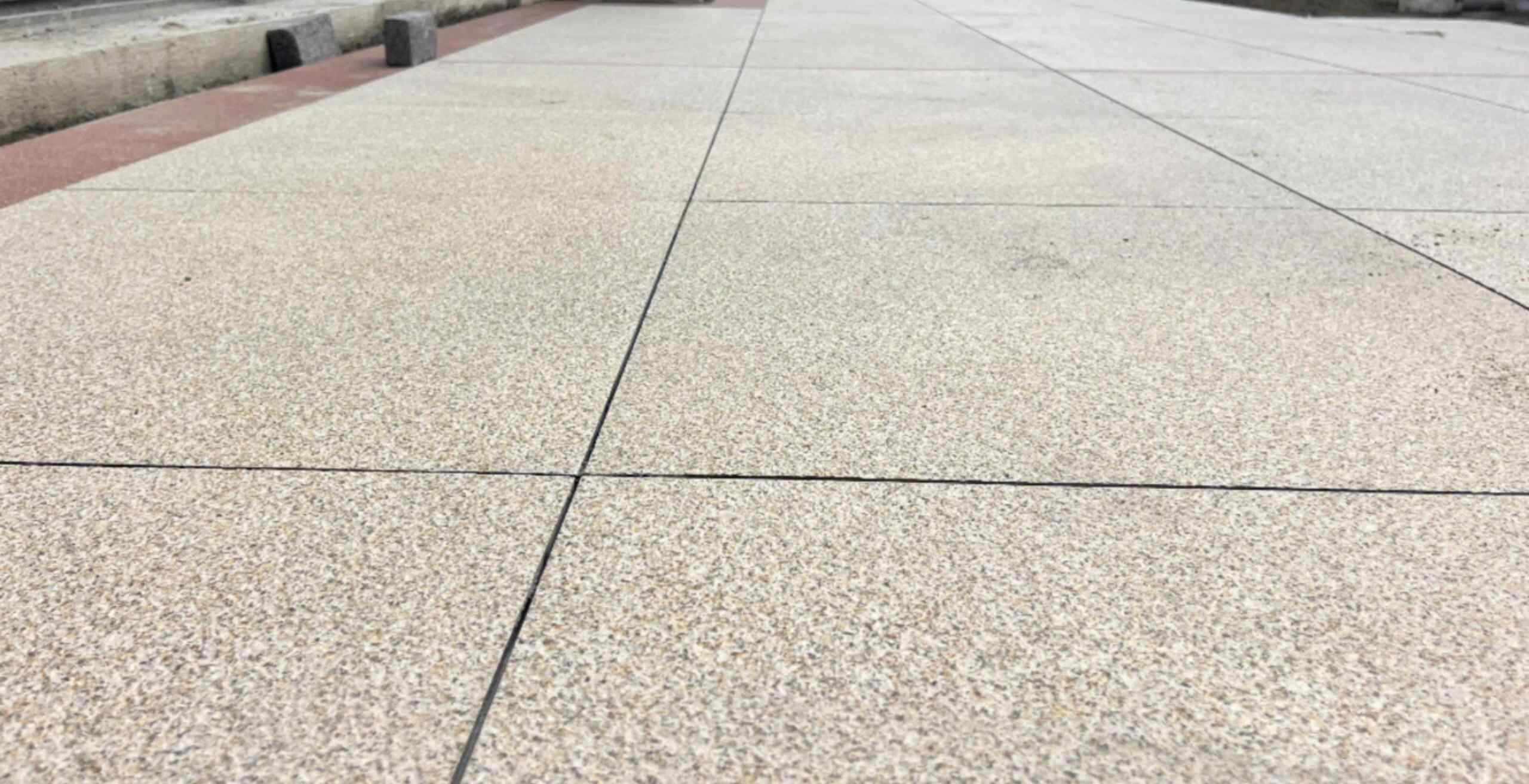 梅州 黄金麻花岗岩石板材荔枝面地面铺装效果