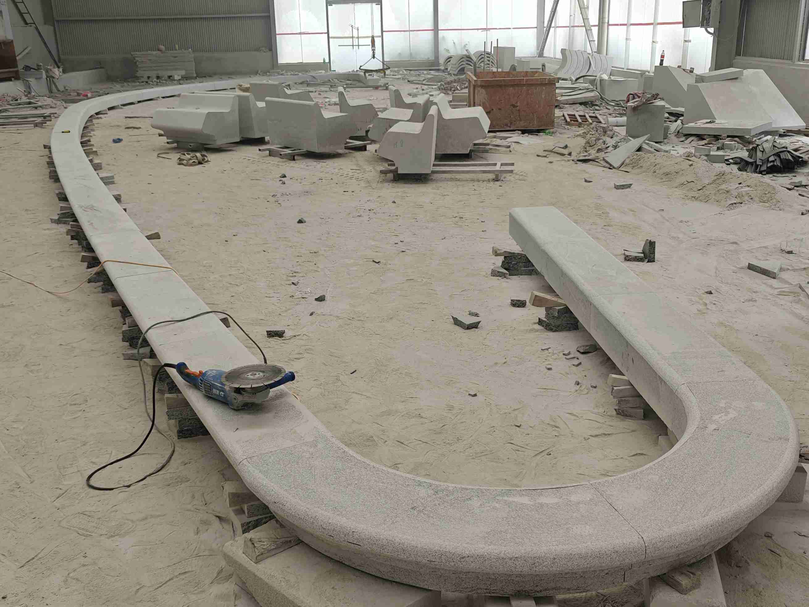 梅州 芝麻白花岗岩弧形花坛石，坐凳石