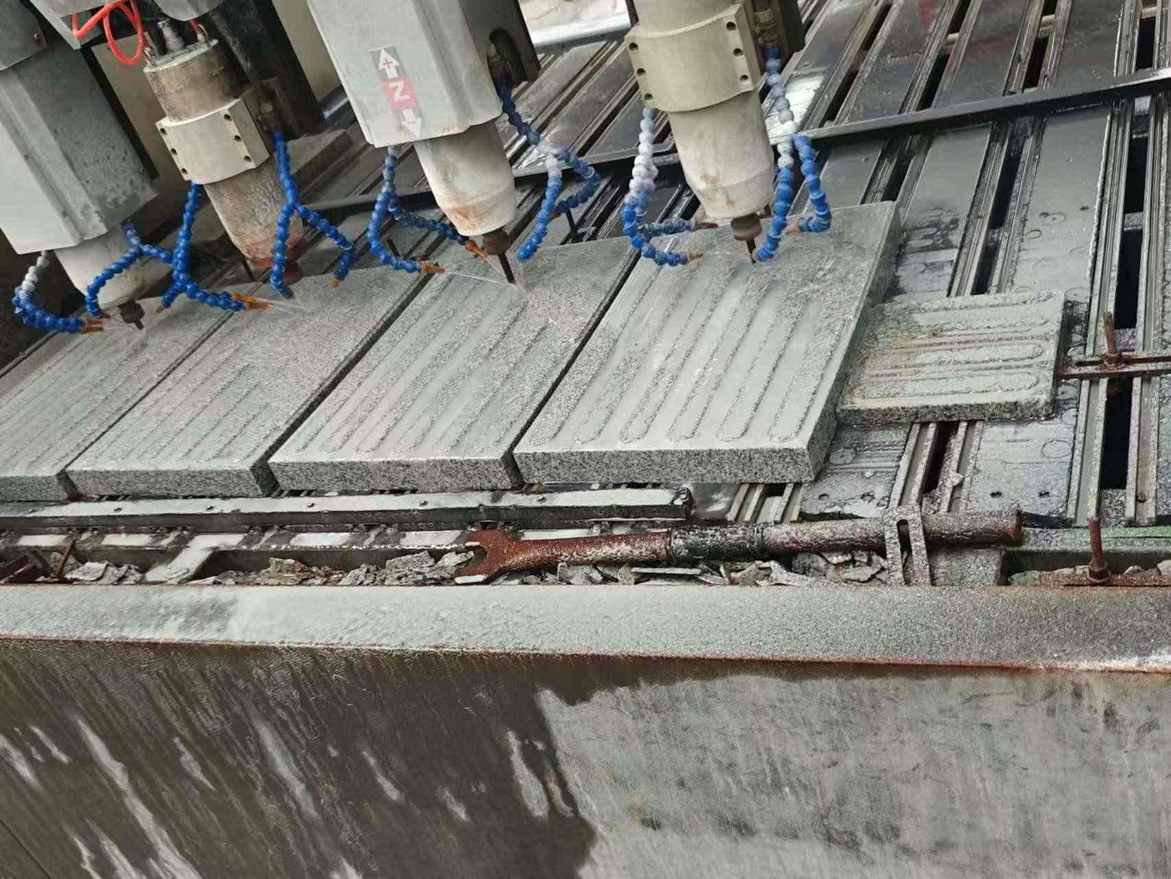 梅州 芝麻白花岗岩荔枝面盲道雕刻