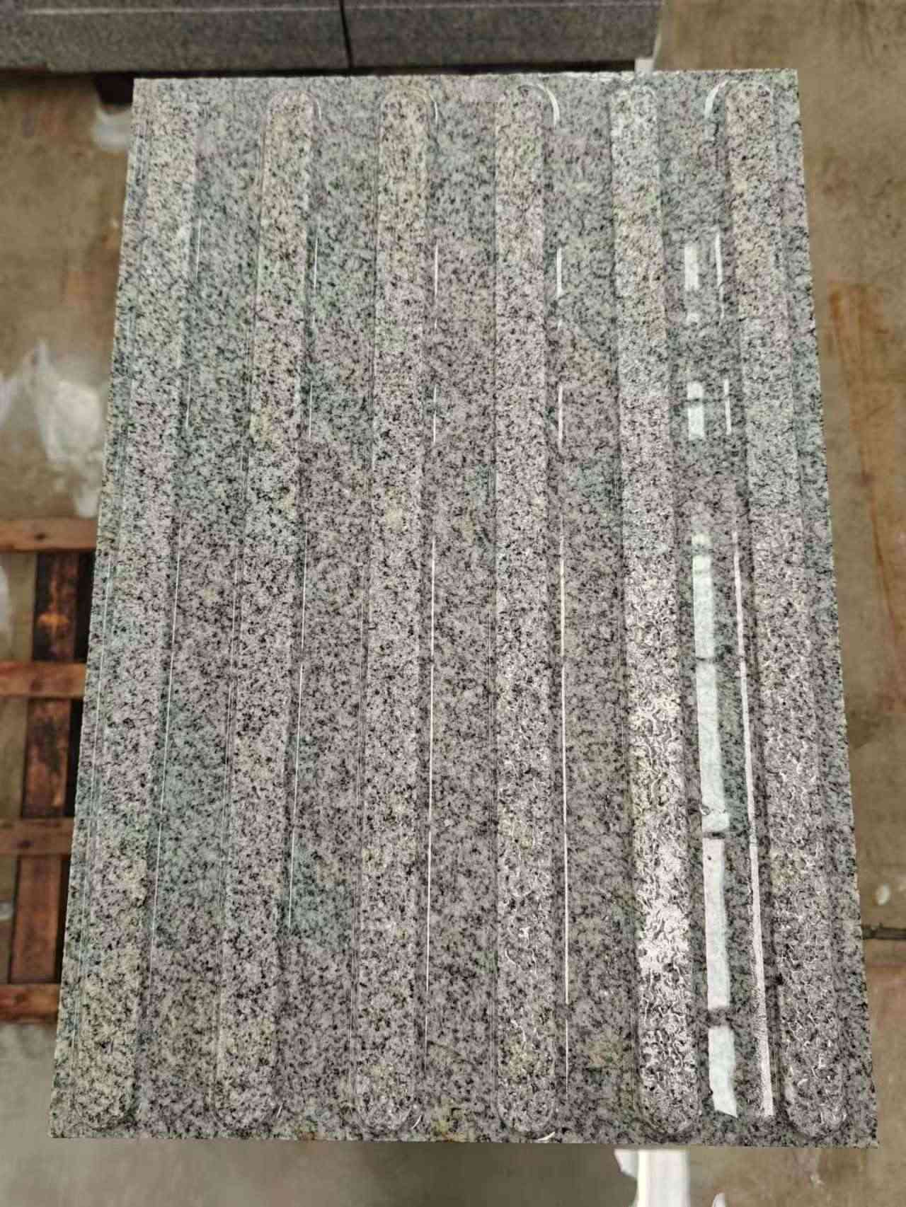 梅州 芝麻白花岗岩荔枝面雕刻盲道，盲条