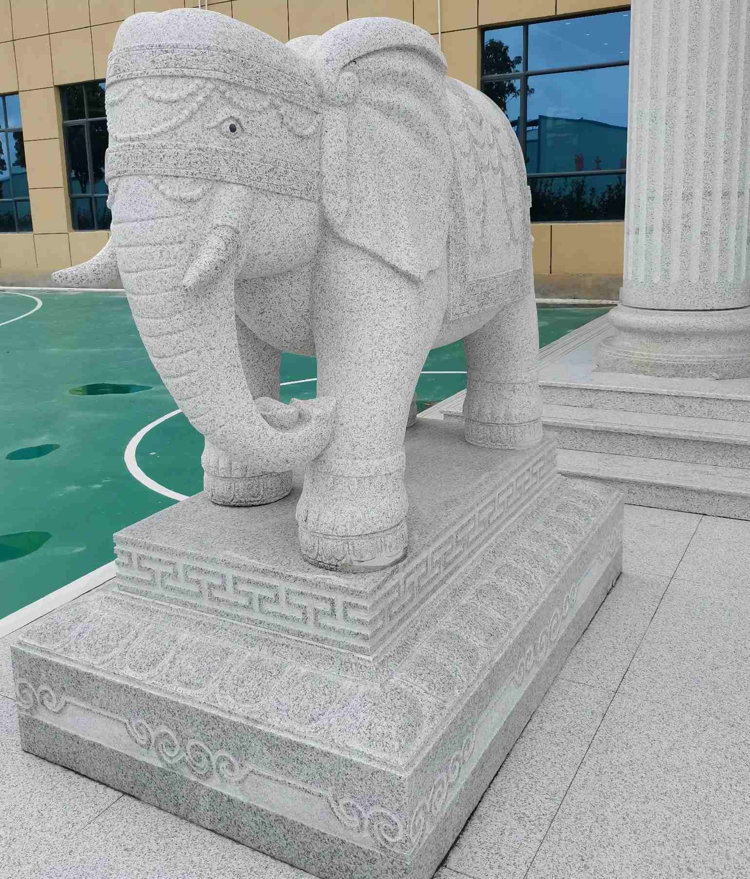 梅州 白麻花岗岩动物异形石雕-大象