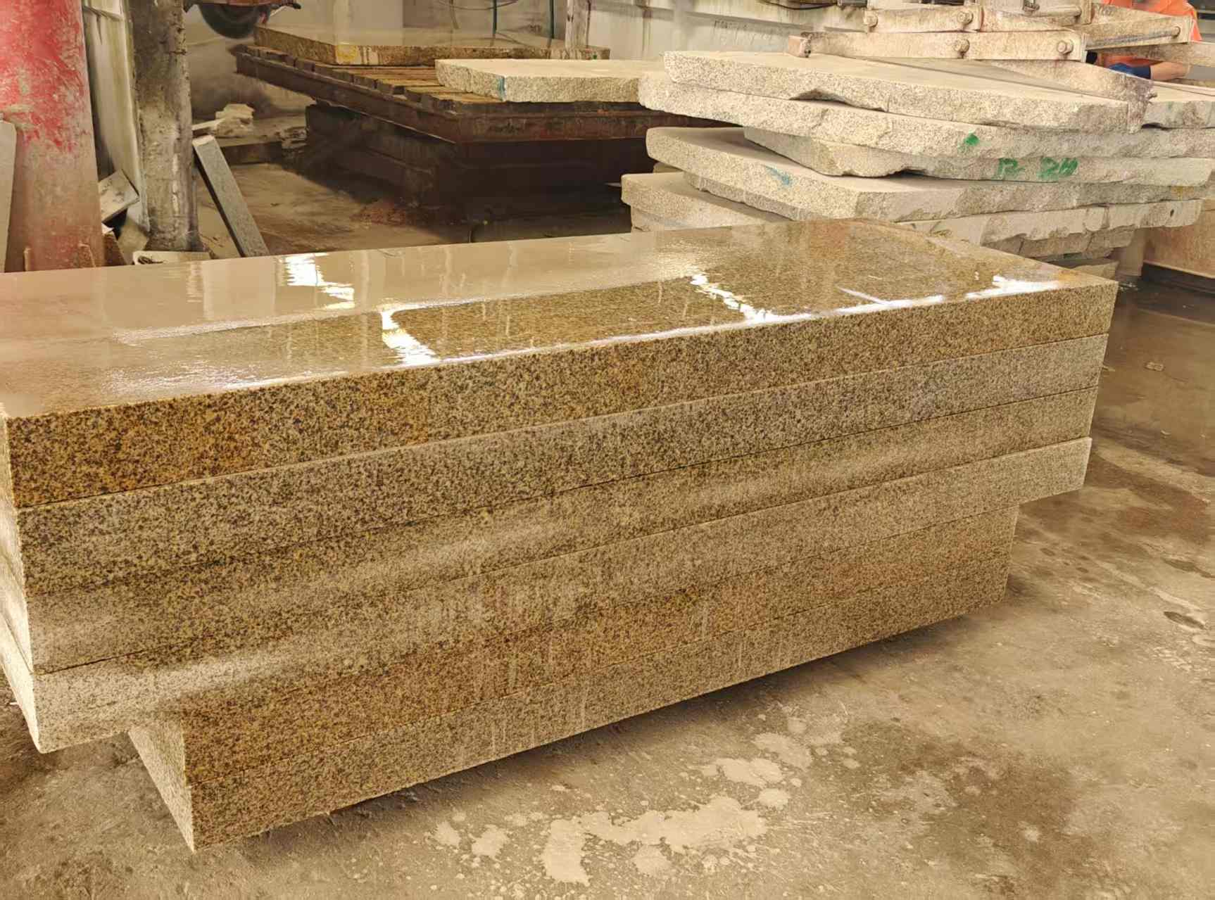 梅州 黄金麻栏杆料半成品加工中