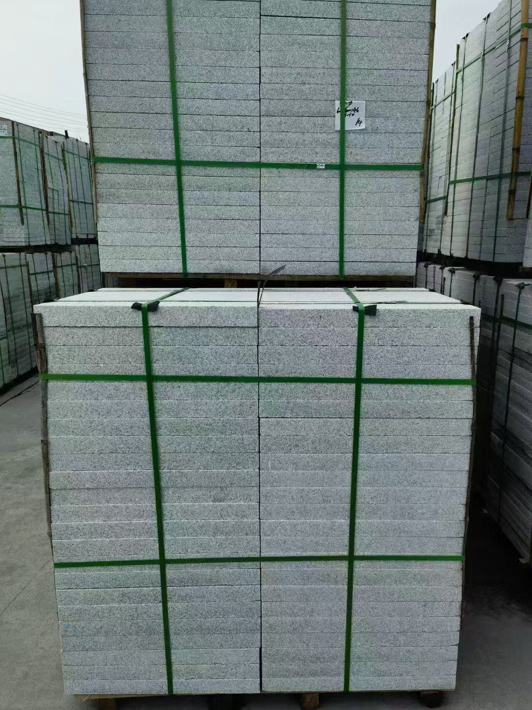 梅州 芝麻白火烧，园林广场市政工程地铺石，1.8~5.0厚均有现货