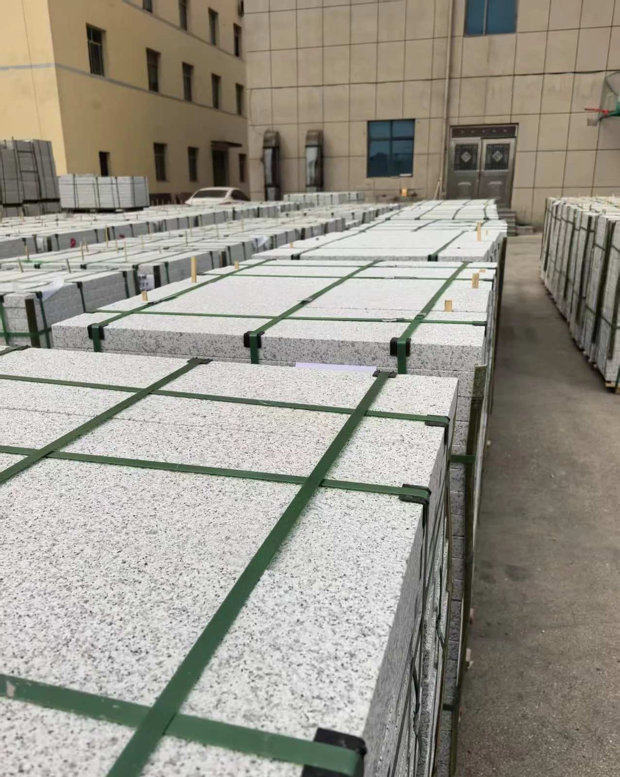 梅州 白麻花岗岩5.0公分荔枝面地铺石