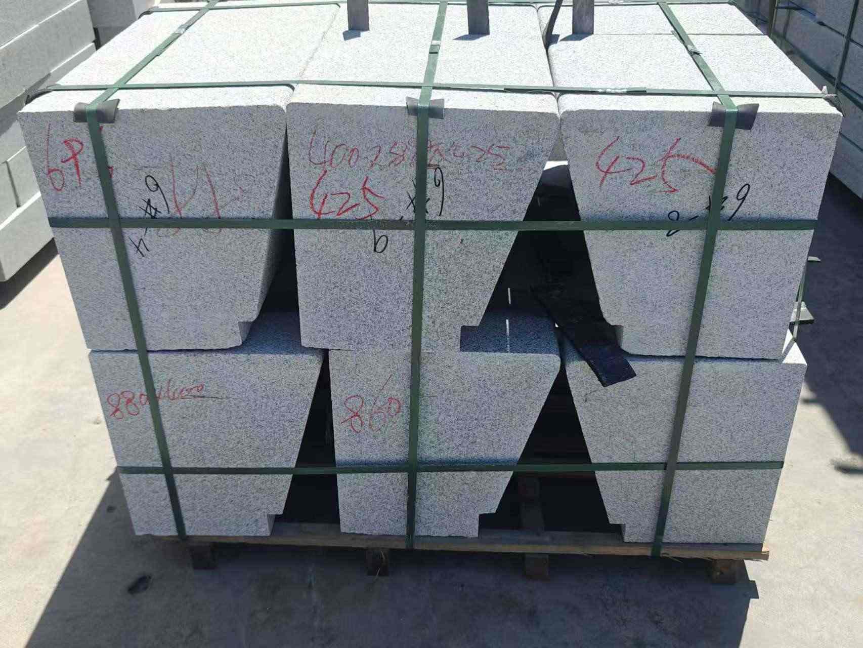 梅州 芝麻白异形坐凳，石凳