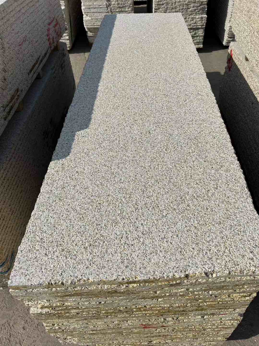 梅州 黄金麻花岗岩荔枝面毛板，半成品