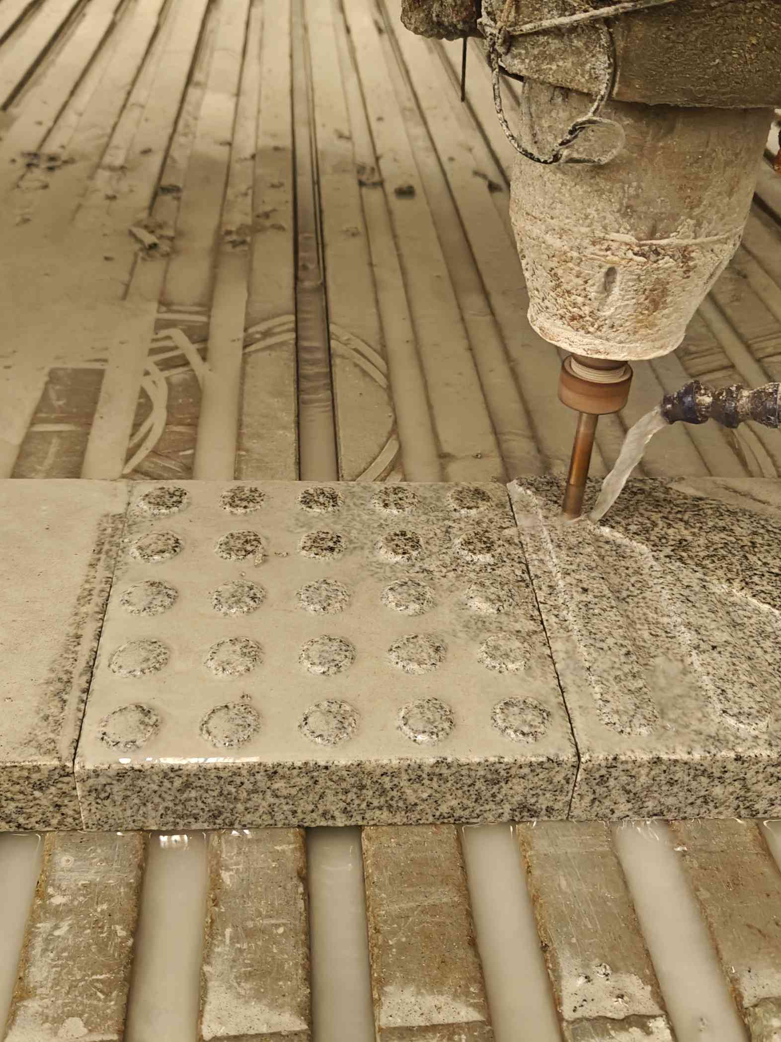 梅州 芝麻白花岗岩石材盲人石、盲道石、盲点石