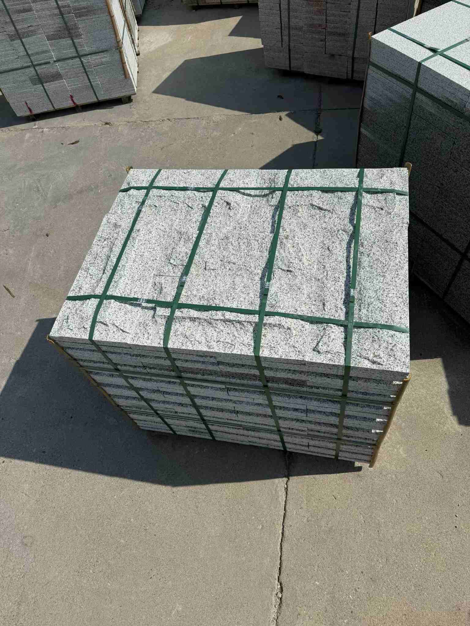 梅州 白麻花岗岩石材自然面蘑菇石成品