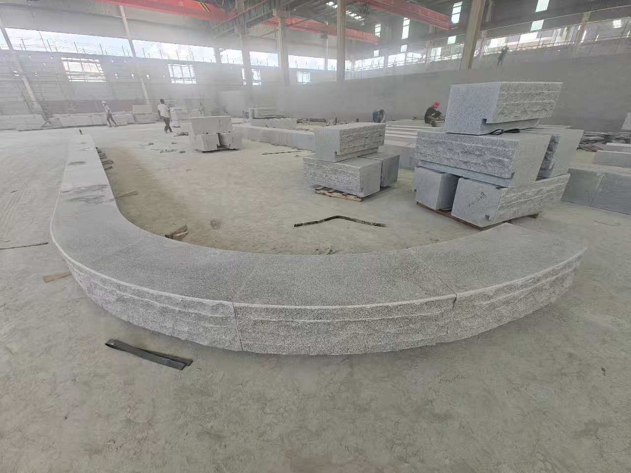 梅州 芝麻白异形坐凳，自然面光面弧形加工