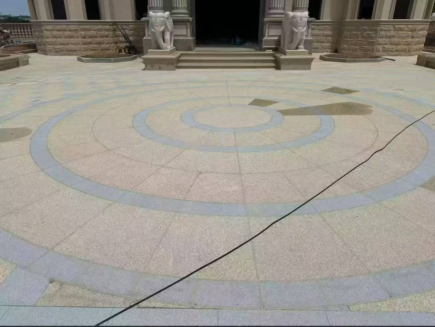 梅州 黄金麻芝麻灰花岗岩石材地铺拼接效果