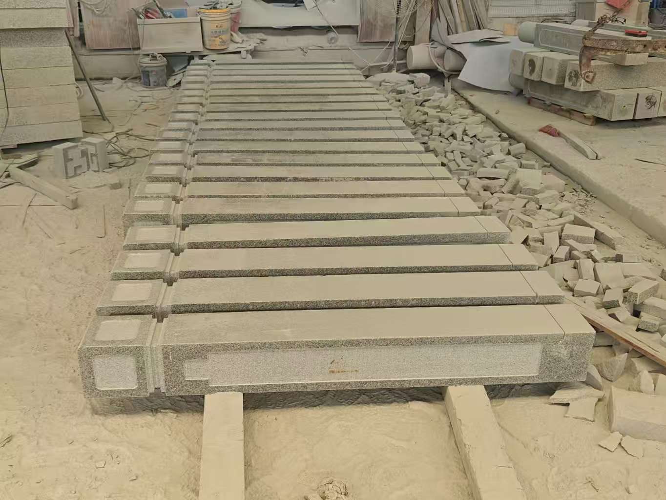 梅州 芝麻白异形加工雕刻-栏杆大柱，方柱