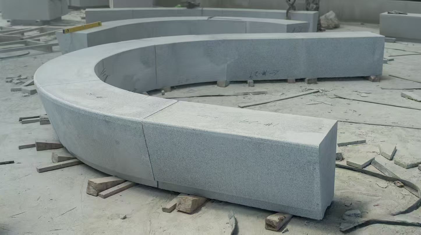 梅州 芝麻白花岗岩光面弧形坐凳